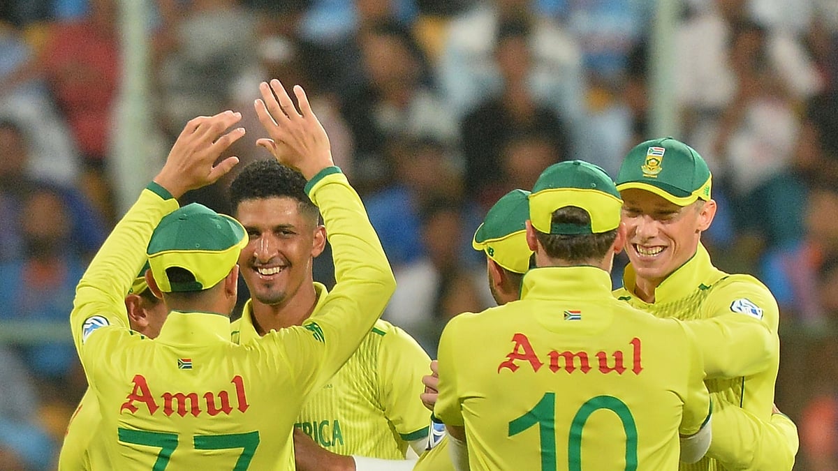 Cricket South Africa to retest players, hotel staff