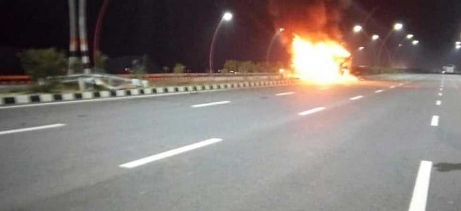 5 charred to death in UP on Yamuna Expressway collision