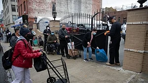 US weekly jobless claims rise to highest level