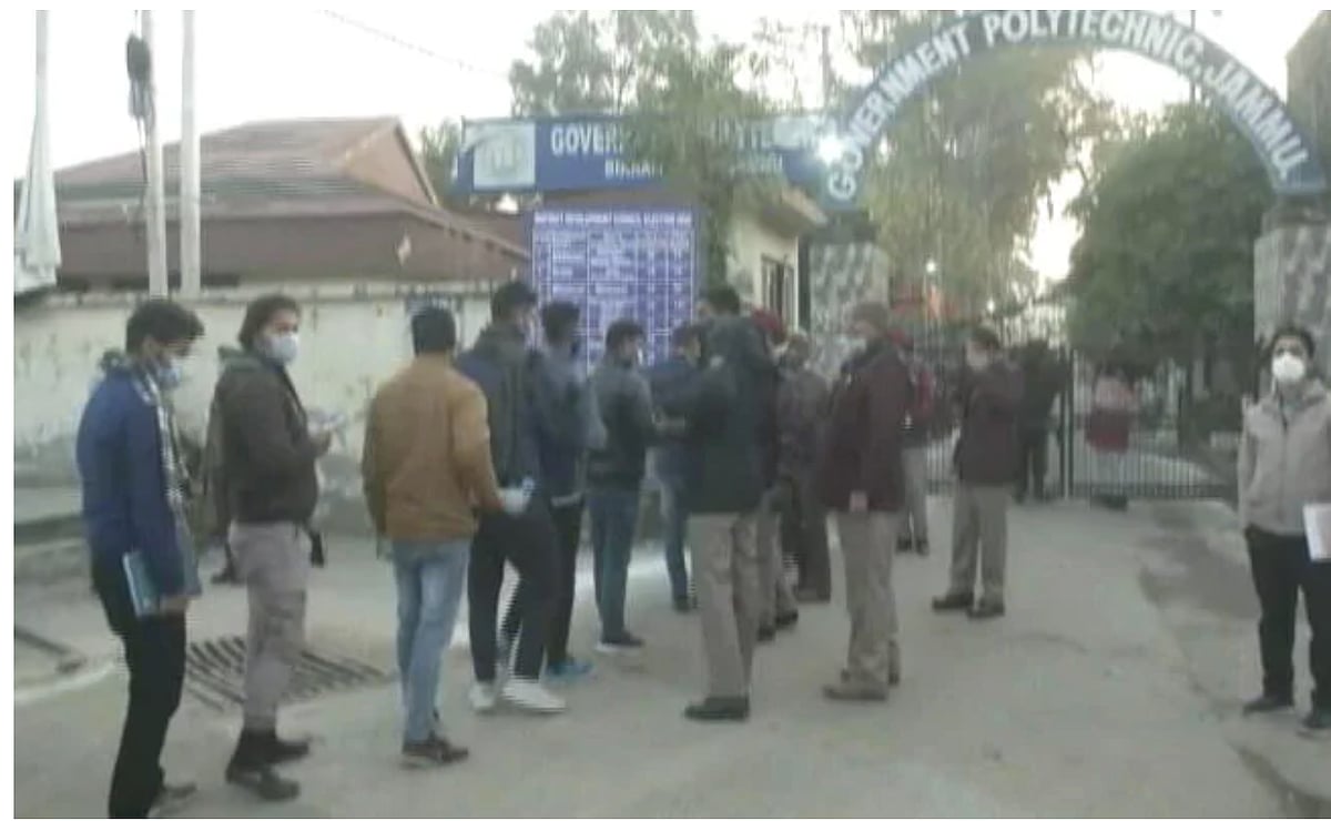 BJP, Gupkar group neck and neck in J&K DDC polls