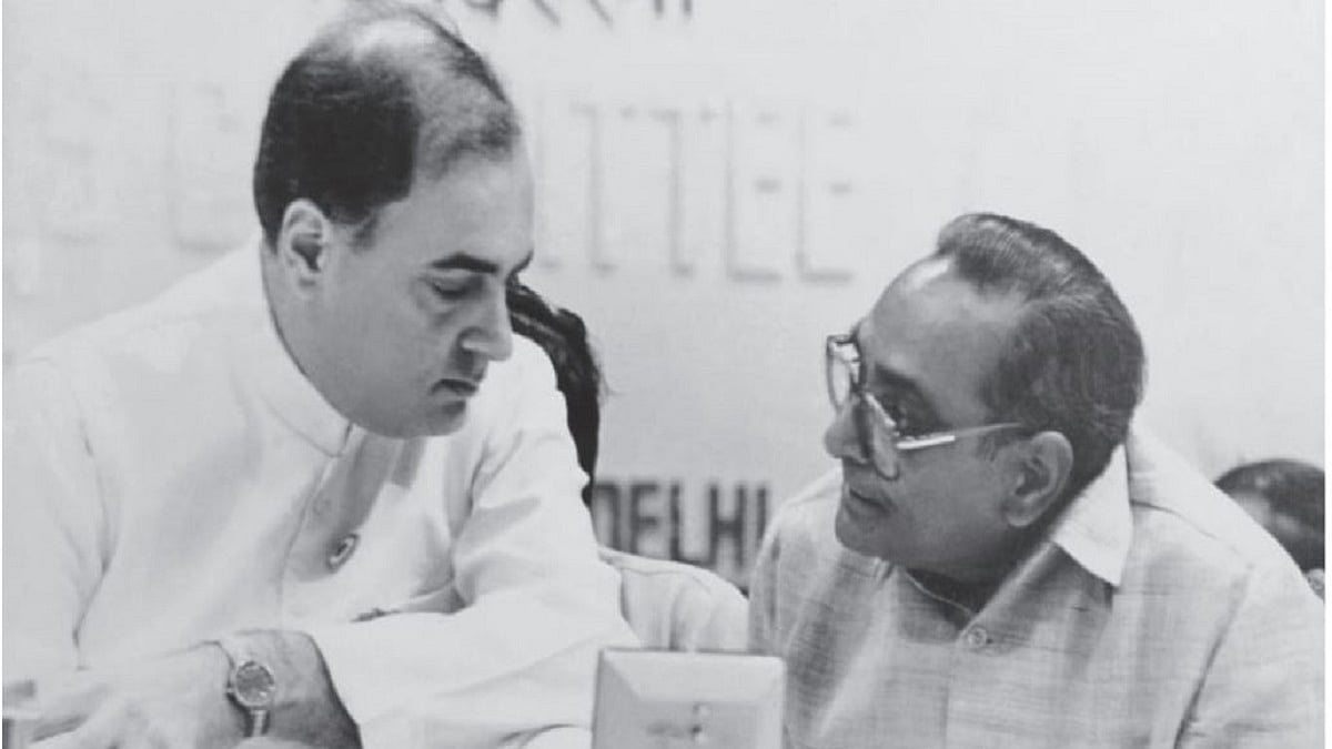  Motilal Vora with Rajiv Gandhi &nbsp;