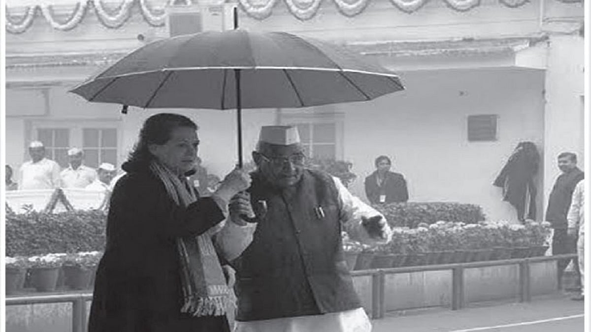 Motilal Vora with Sonia Gandhi 