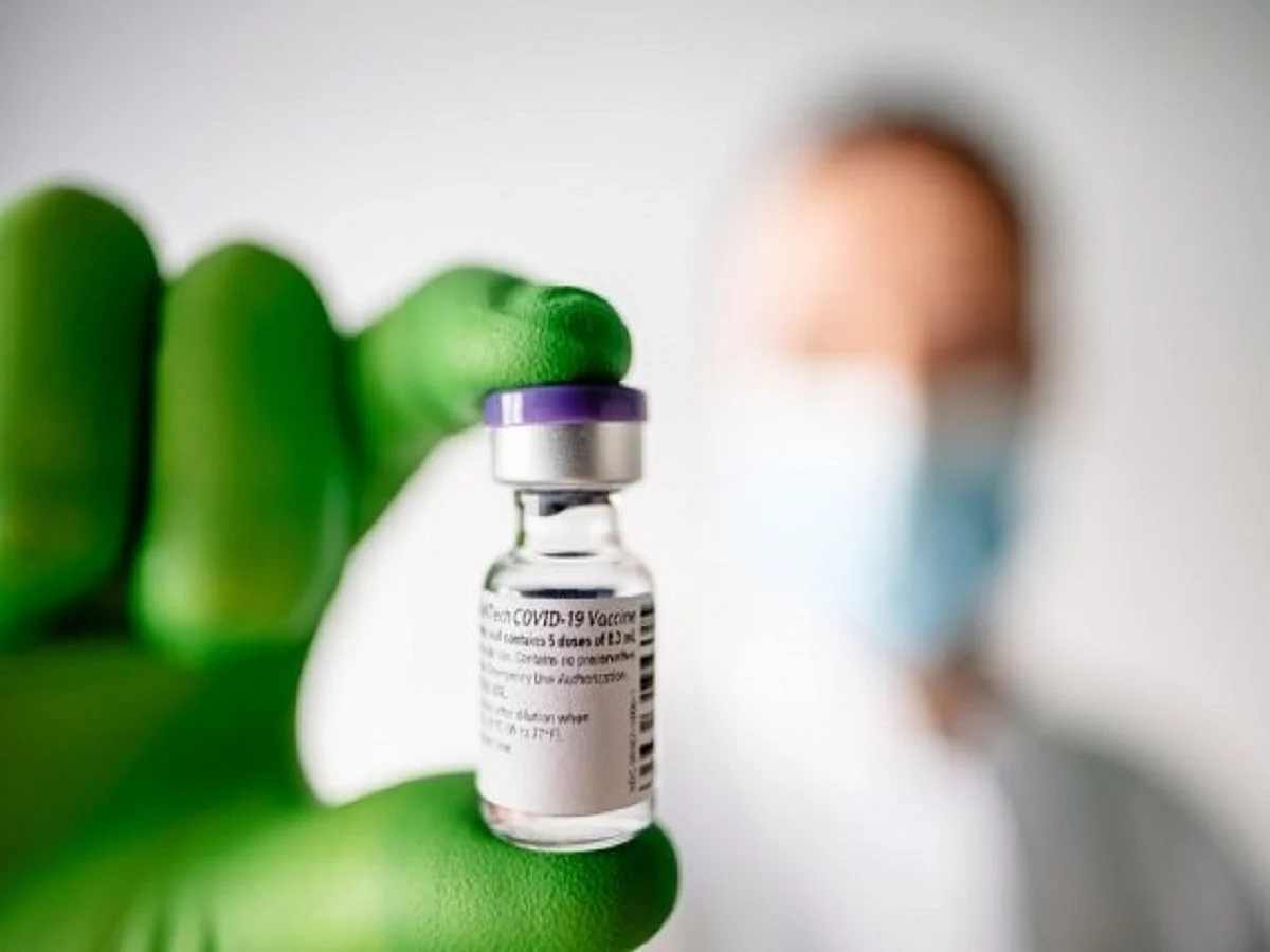 Vaccination for COVID-19: It will be a mistake to have a simplistic plan in a complex scenario