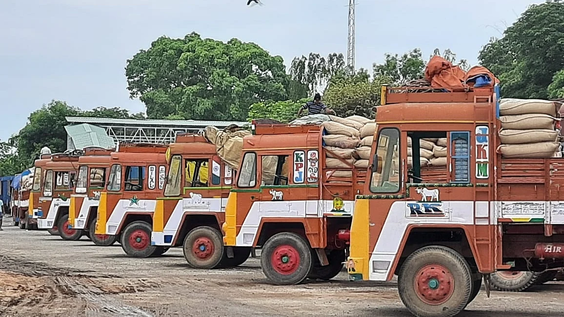Exports slip 0.8 pc in Dec 2020; trade deficit widens to $15.71 billion