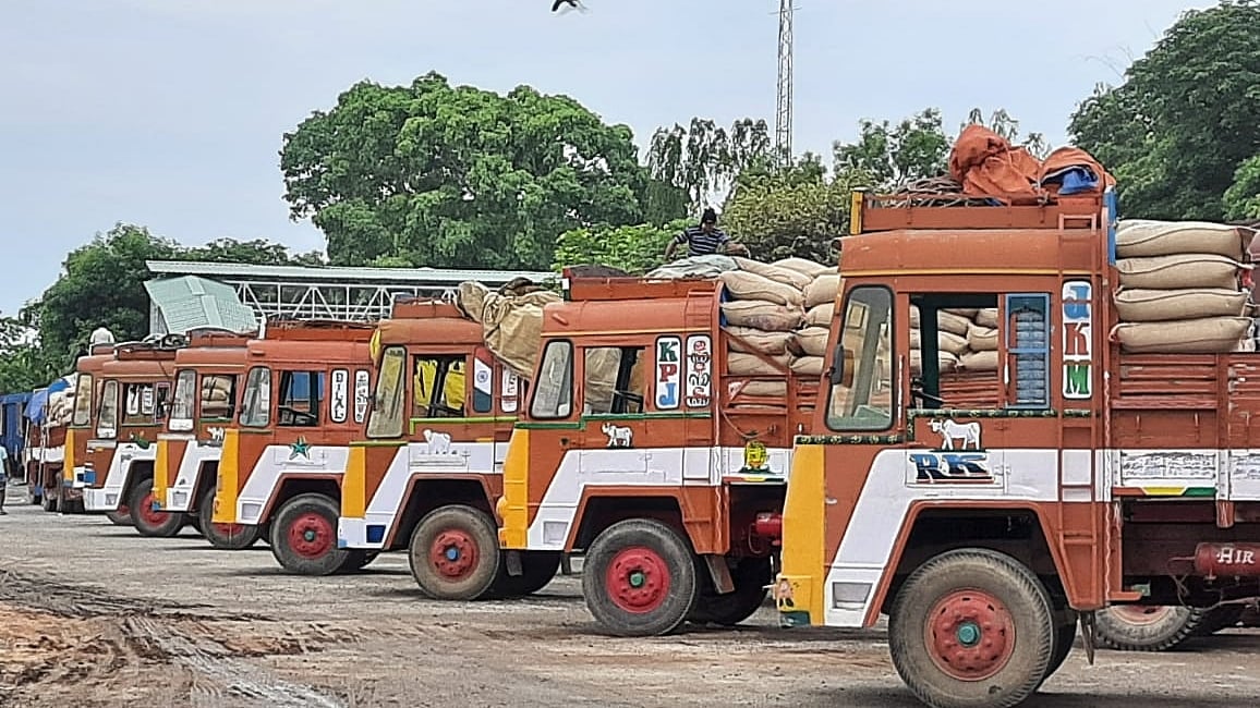 Exports slip 0.8 pc in Dec 2020; trade deficit widens to $15.71 billion