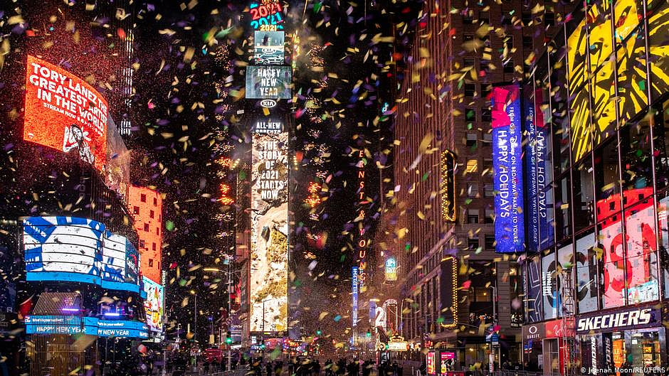 Year 2021 leaves us with trauma of pandemic, hatred, division; and a longing for peaceful past takes over