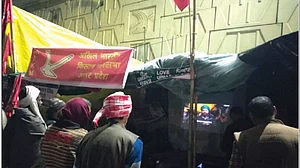 Trolley Talkies: Farmers utilise their time watching films of resistance