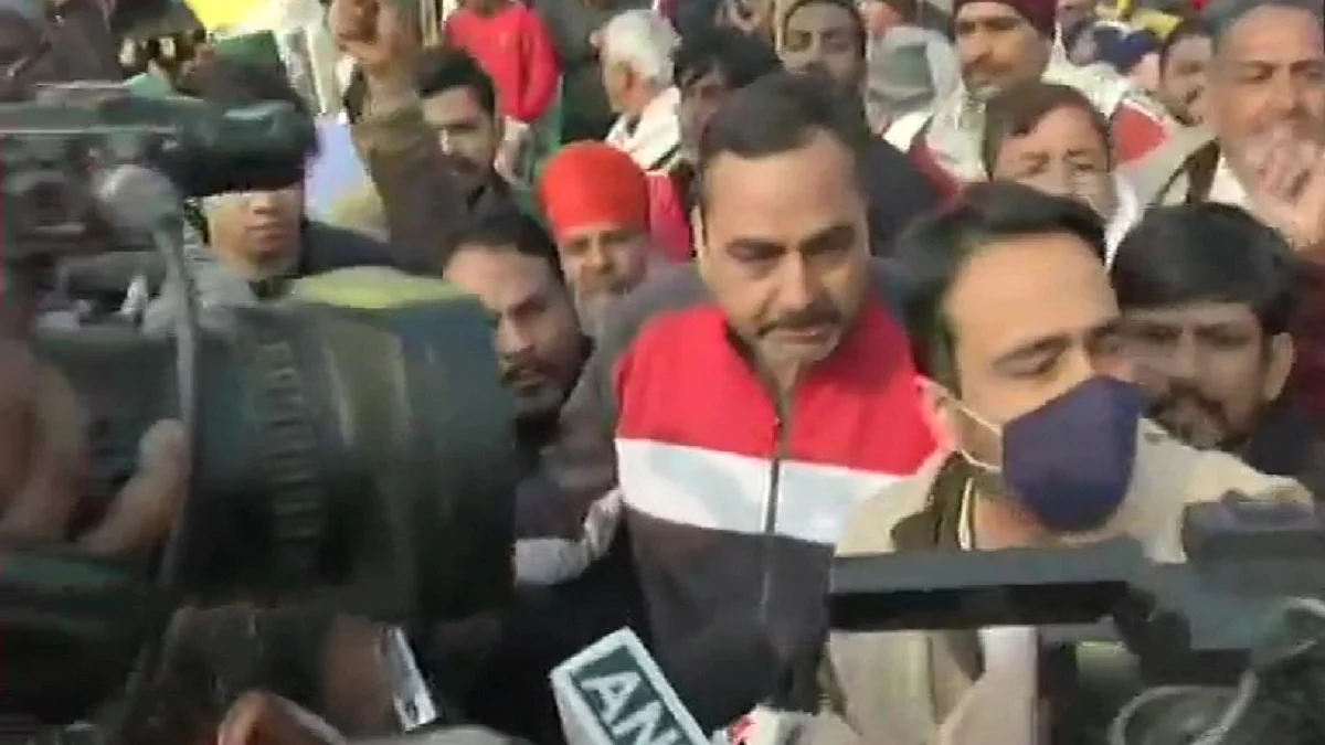 Rashtriya Lok Dal leader Jayant Chaudhary at Ghazipur border. (Photo Courtesy: Twitter/@ANI