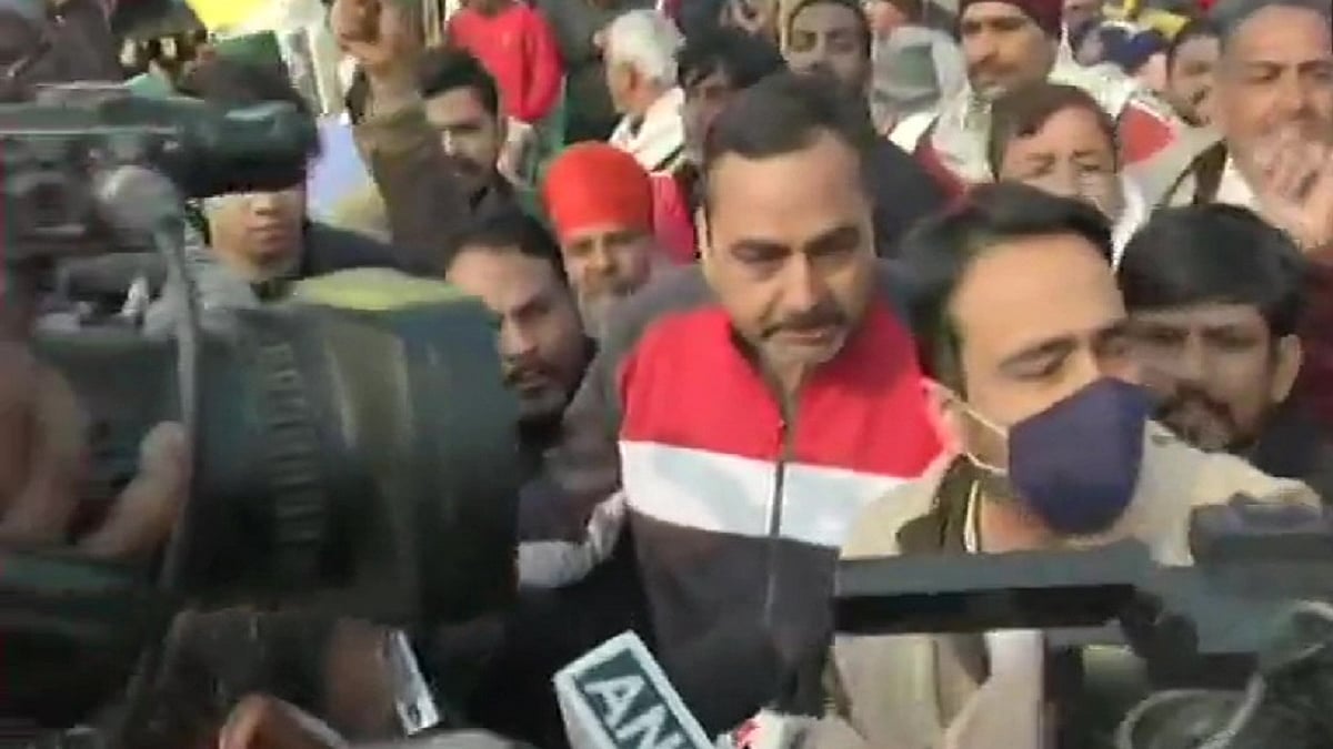 Rashtriya Lok Dal leader Jayant Chaudhary at Ghazipur border. (Photo Courtesy: Twitter/@ANI