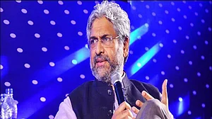 UP Police lodges FIR against Siddharth Varadarajan for article in The Wire on farmer’s death on R-Day