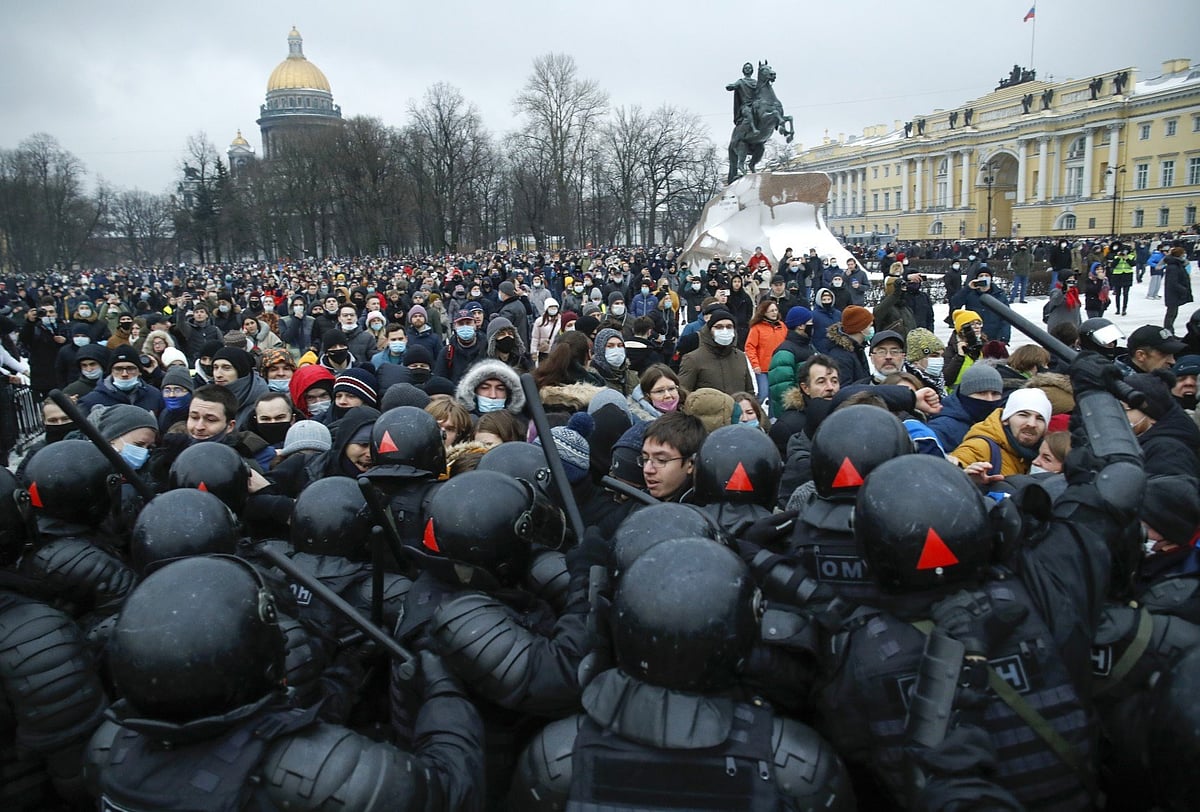 EU weighs response to opposition leader Navalny arrest in Russia, protest crackdown