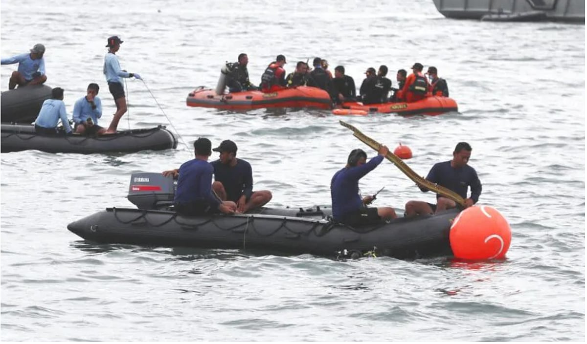 Indonesia intensifies search for crashed plane’s black boxes