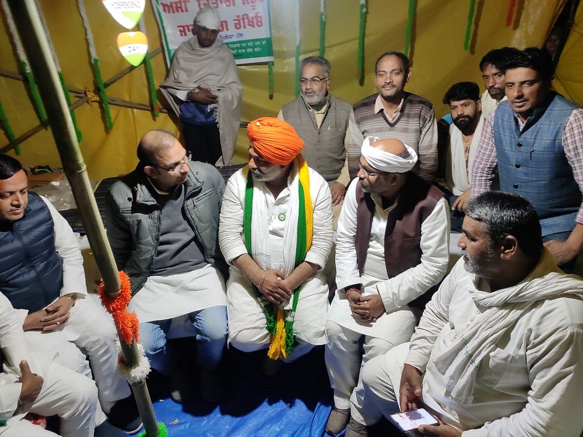 Govt has no option but to repeal farm laws: UP Congress chief Lallu after meeting Tikait at Ghazipur border