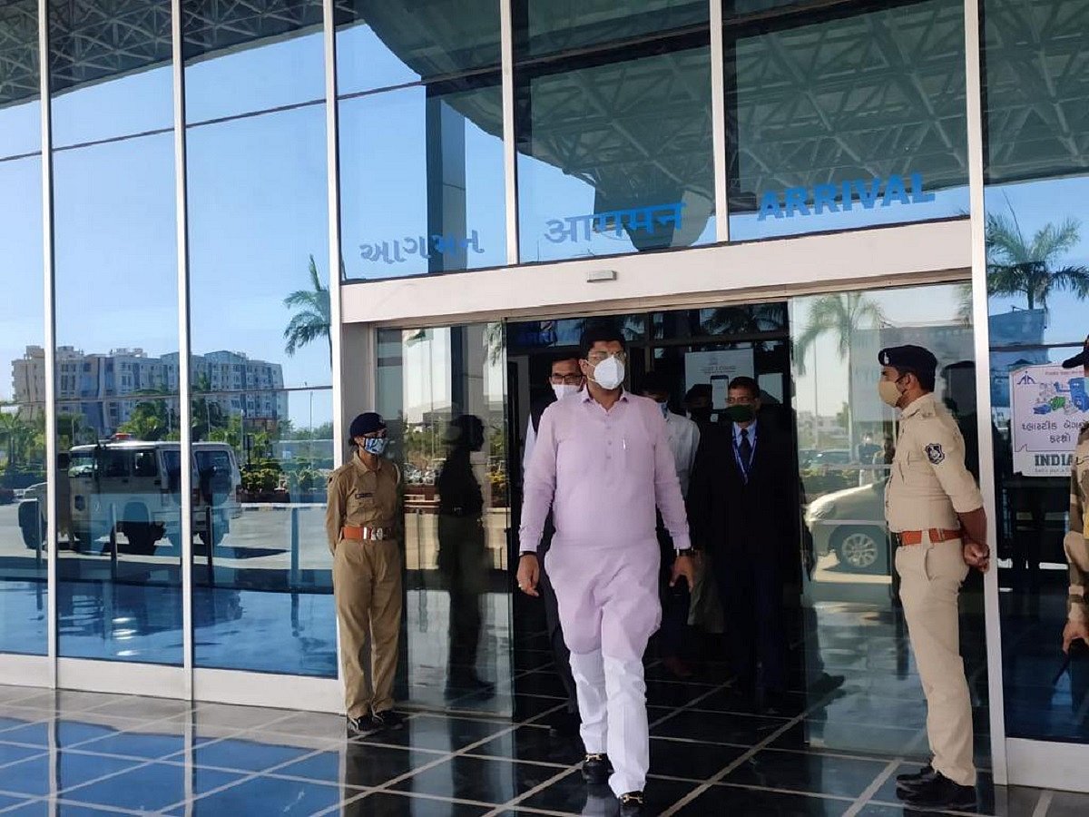 Gujarat: Dwarkadhish temple priest fumes at VVIP treatment to Dushyant Chautala, shoots off letter to Modi
