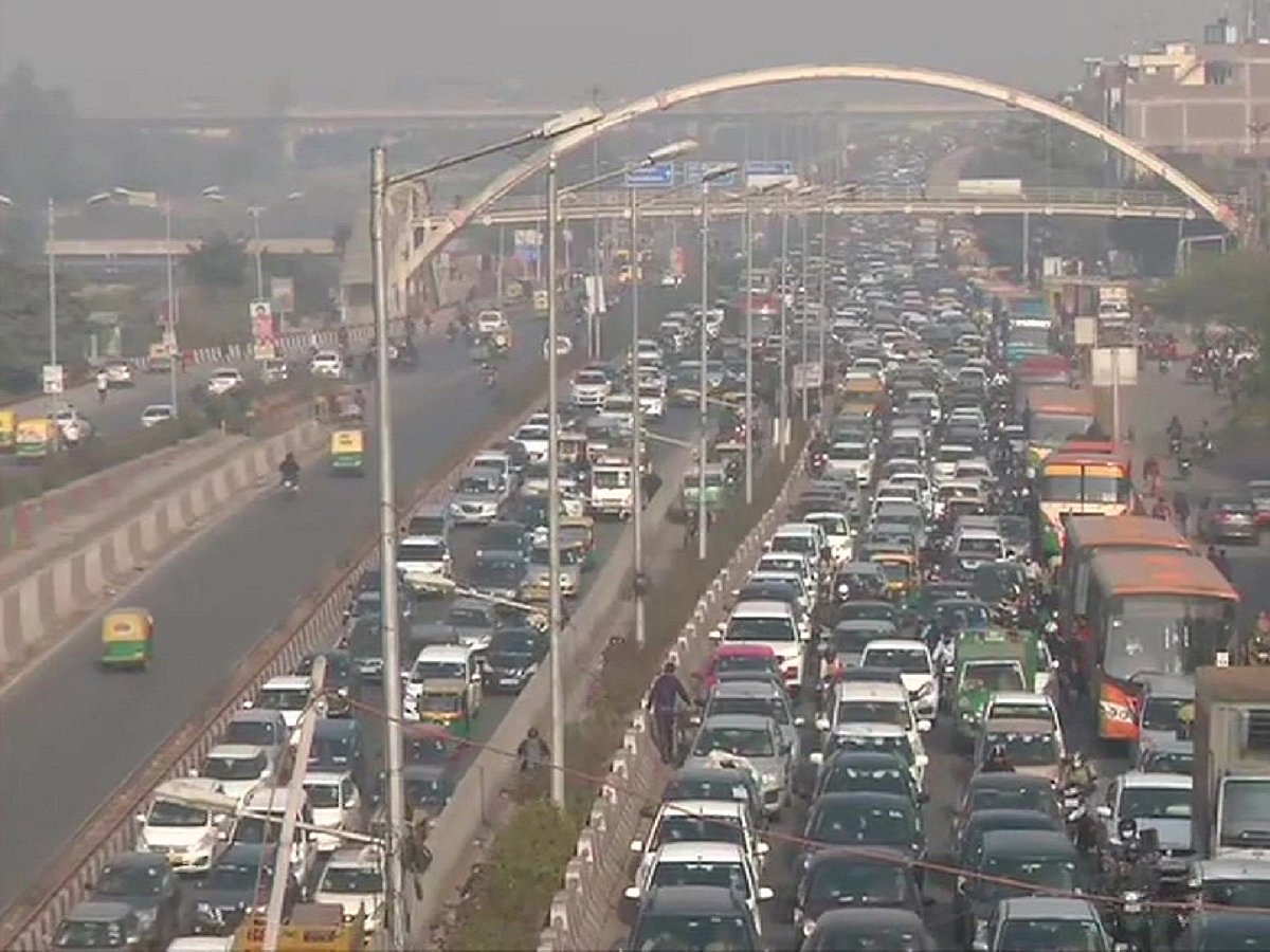 Commuters face hardships due to traffic restrictions on key routes in Delhi
