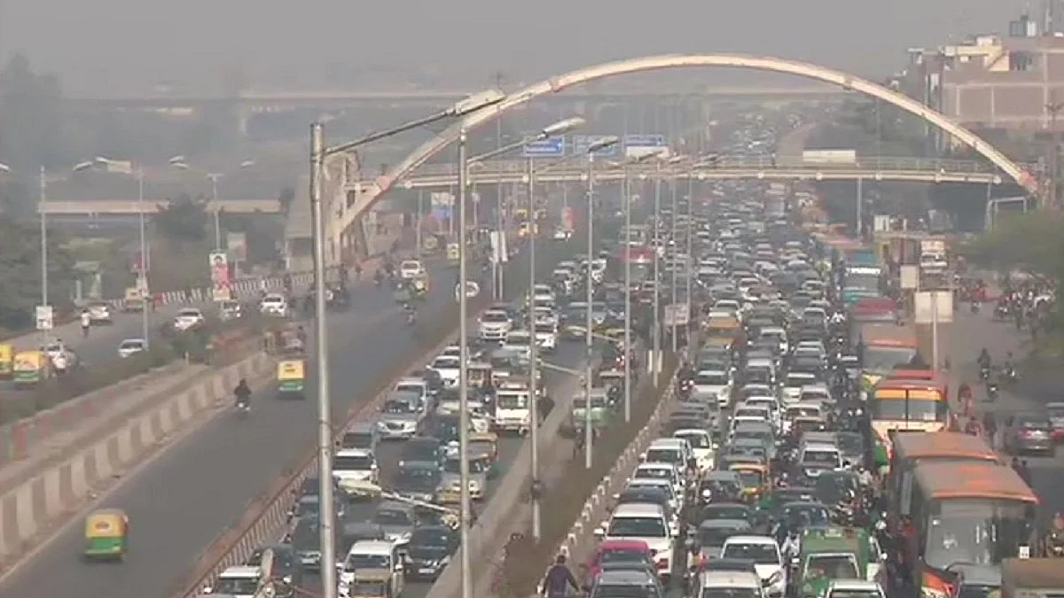 Commuters face hardships due to traffic restrictions on key routes in Delhi