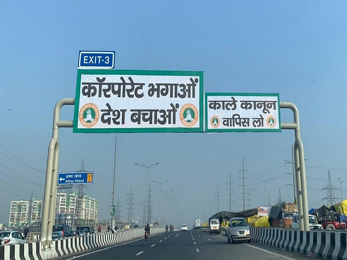 Protesting farmers affix ‘black laws’ banners on NH signboards