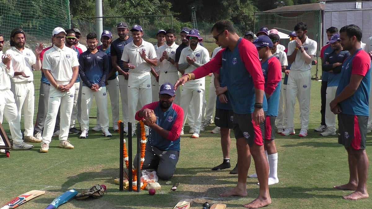 Puja on the cricket pitch is fine but namaz in dressing room is unwelcome?