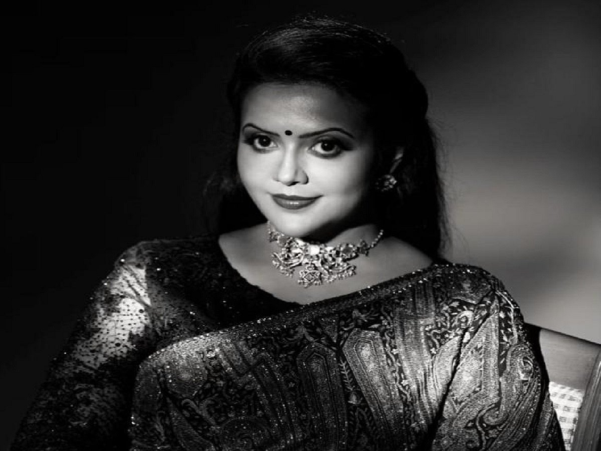 Amruta Fadnavis releases her rendition of the evergreen song ‘Yeh Nayan Dare Dare’  