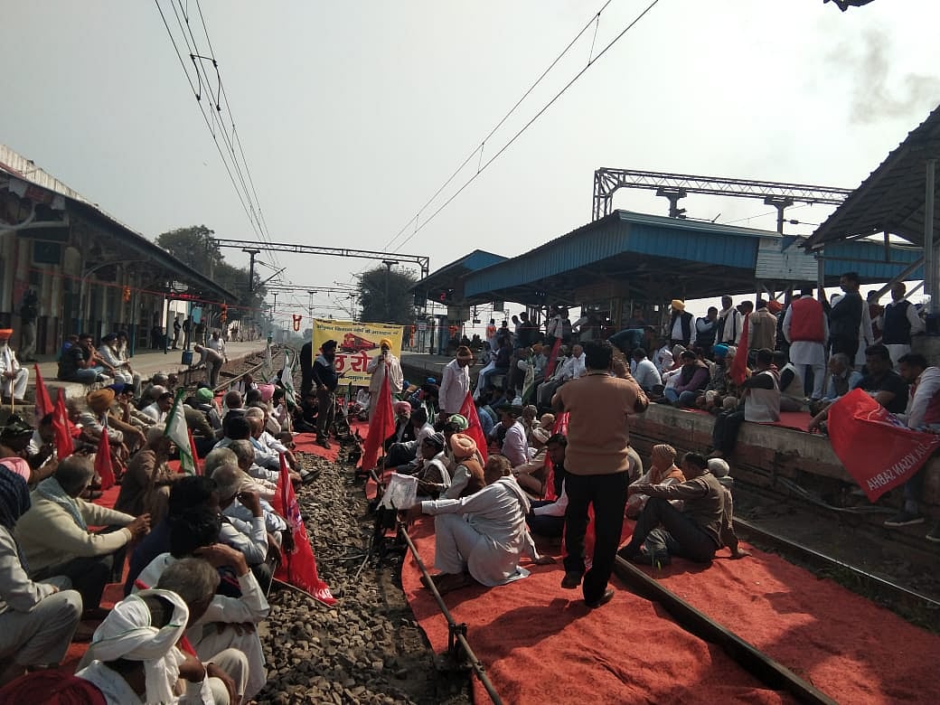 Agitating against farm laws, irate farmers stop goods train in Moga