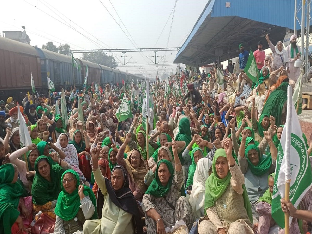 UP: Retd govt officials, prominent personalities extend support to farmers’ stir
