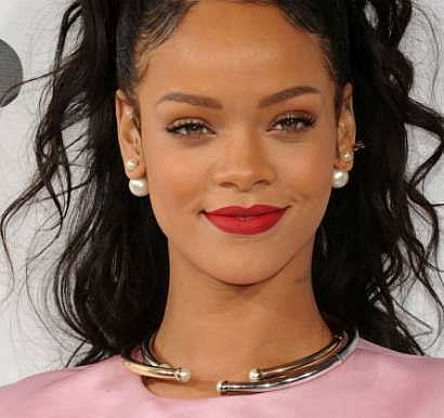 Rihanna is not Pakistani!!
