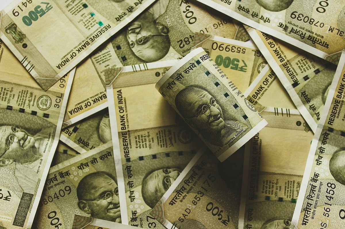 Rs 1.4 Crore unclaimed cash found in Uttar Pradesh train