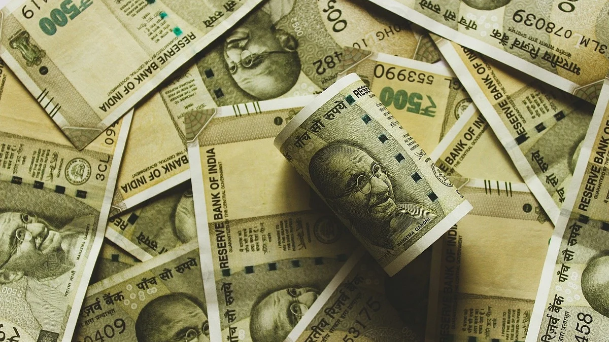 Rs 1.4 Crore unclaimed cash found in Uttar Pradesh train