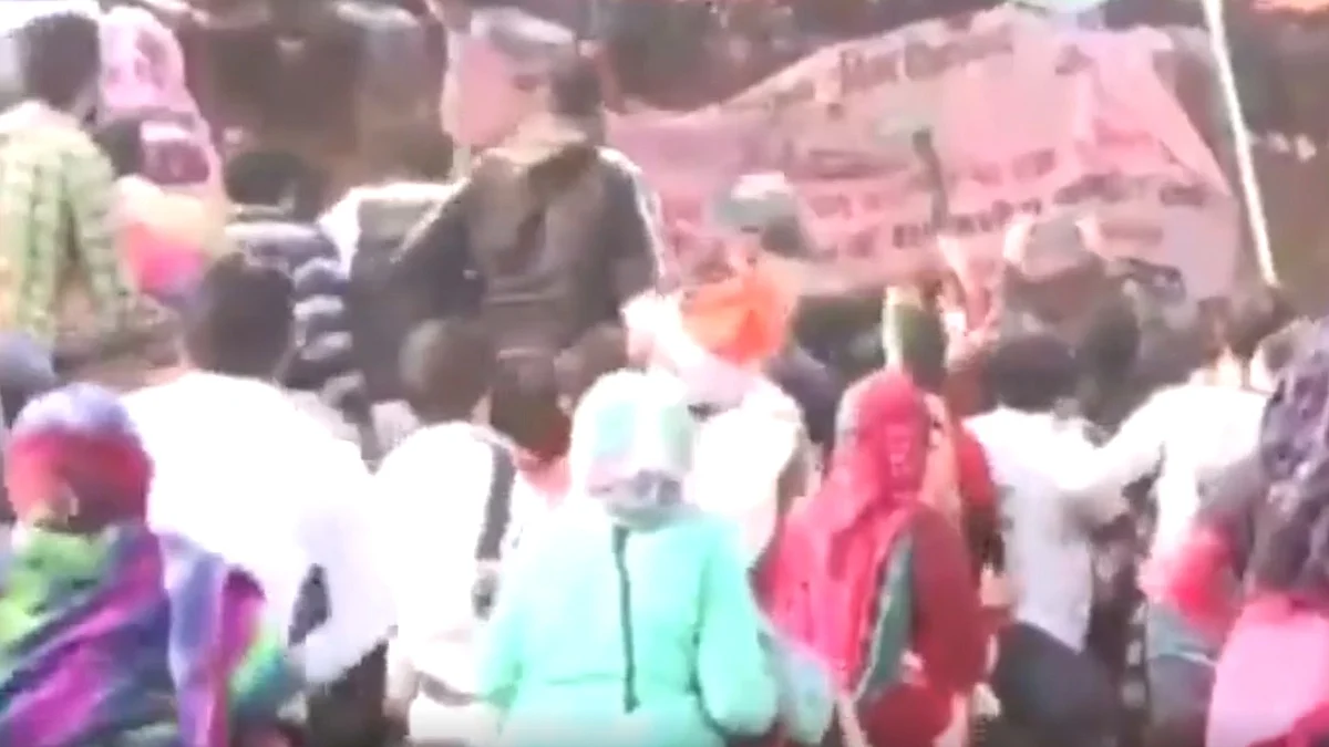 Rakesh Tikait, farmer leaders fall as stage collapses