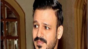 Vivek Oberoi flaunts bike-ride without helmet, mask; penalised