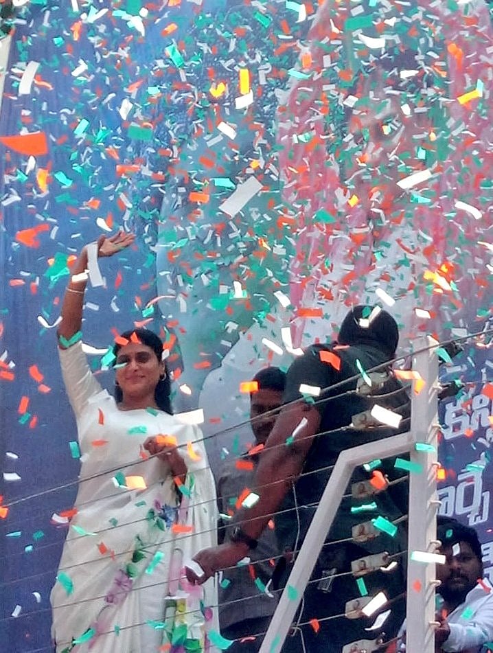 Andhra Pradesh CM Jagan’s sister hints at floating new political outfit in Telangana