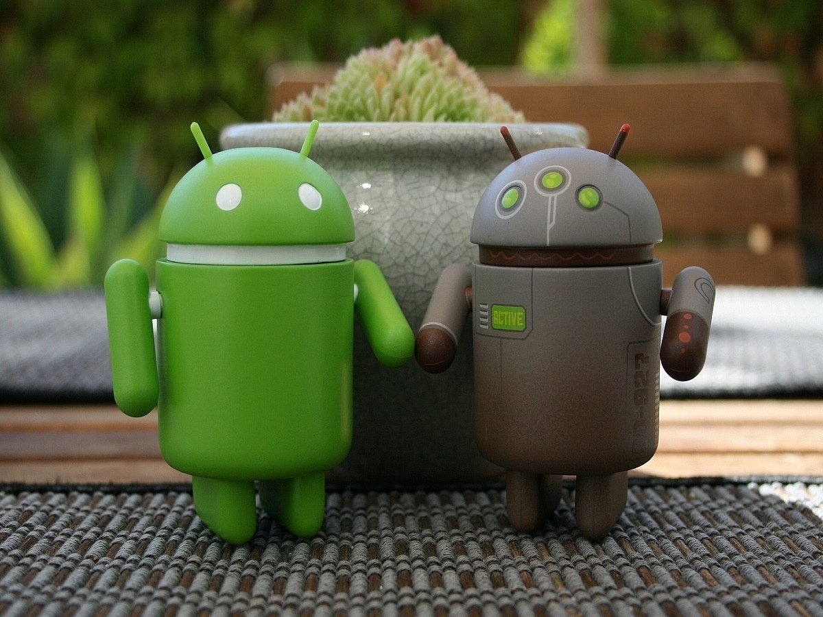 Android 12 may bring face-based auto-rotate feature