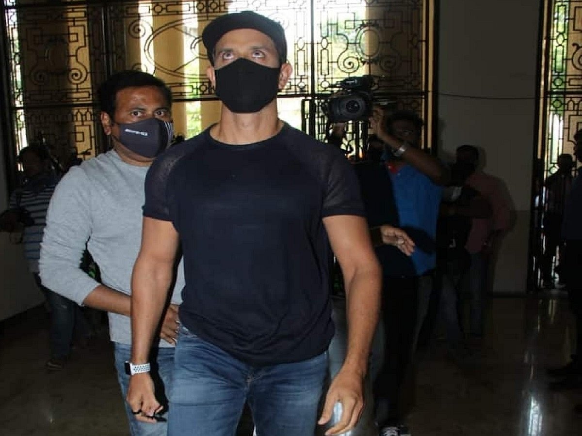 Hrithik records statement with Crime Branch against Kangana