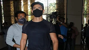 Hrithik records statement with Crime Branch against Kangana