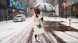 Massive outages reported as snowstorm hits US