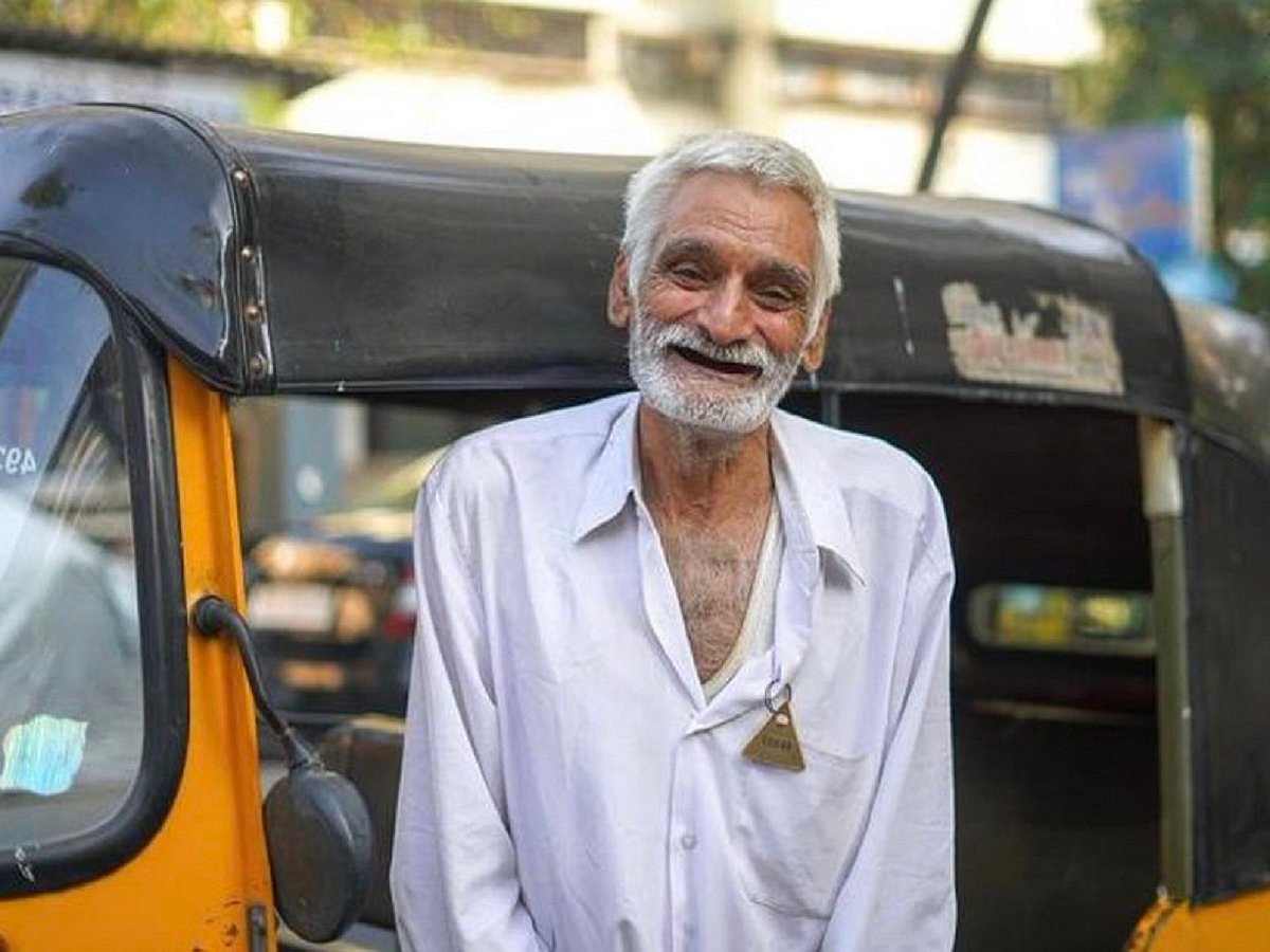 Moving! Auto rickshaw driver sells his house to make grandchild realise her dream; his story goes viral