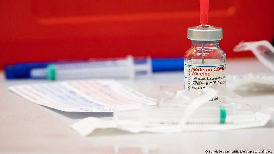 French MPs get death threats over support for vax pass