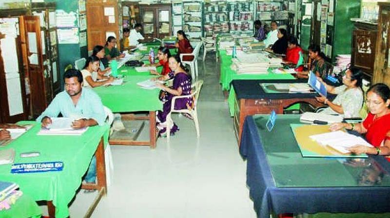 Ban on jeans, T-shirts for UP govt employees