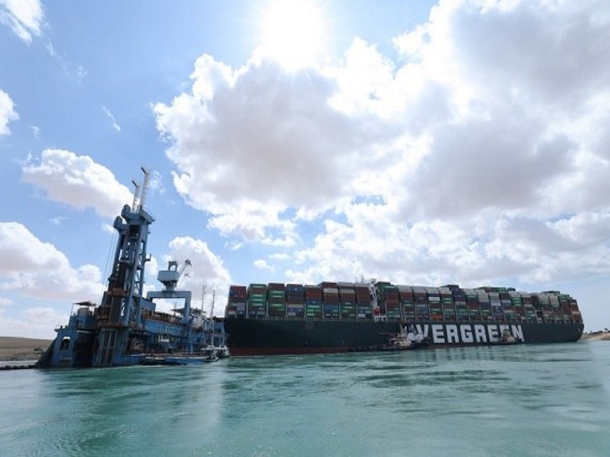 321 vessels jammed around Suez Canal