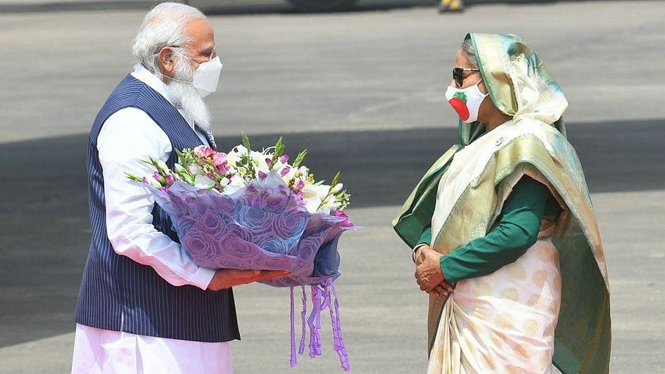PM Narendra Modi being received by Bangladesh PM Sheikh Hasina in Dhaka on Friday (Photo courtesy: Twitter)