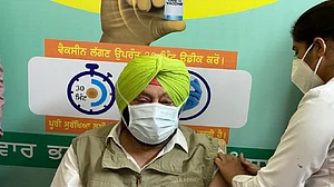 Punjab CM Capt Amarinder Singh gets first shot of COVID-19 vaccine