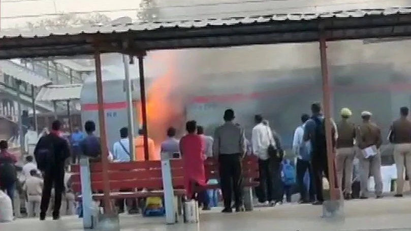 Smoke detected in Lucknow-bound Shatabdi Express