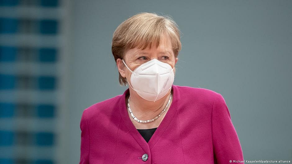 Merkel urges premiers to stick to tighter curbs