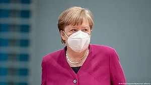 Merkel urges premiers to stick to tighter curbs