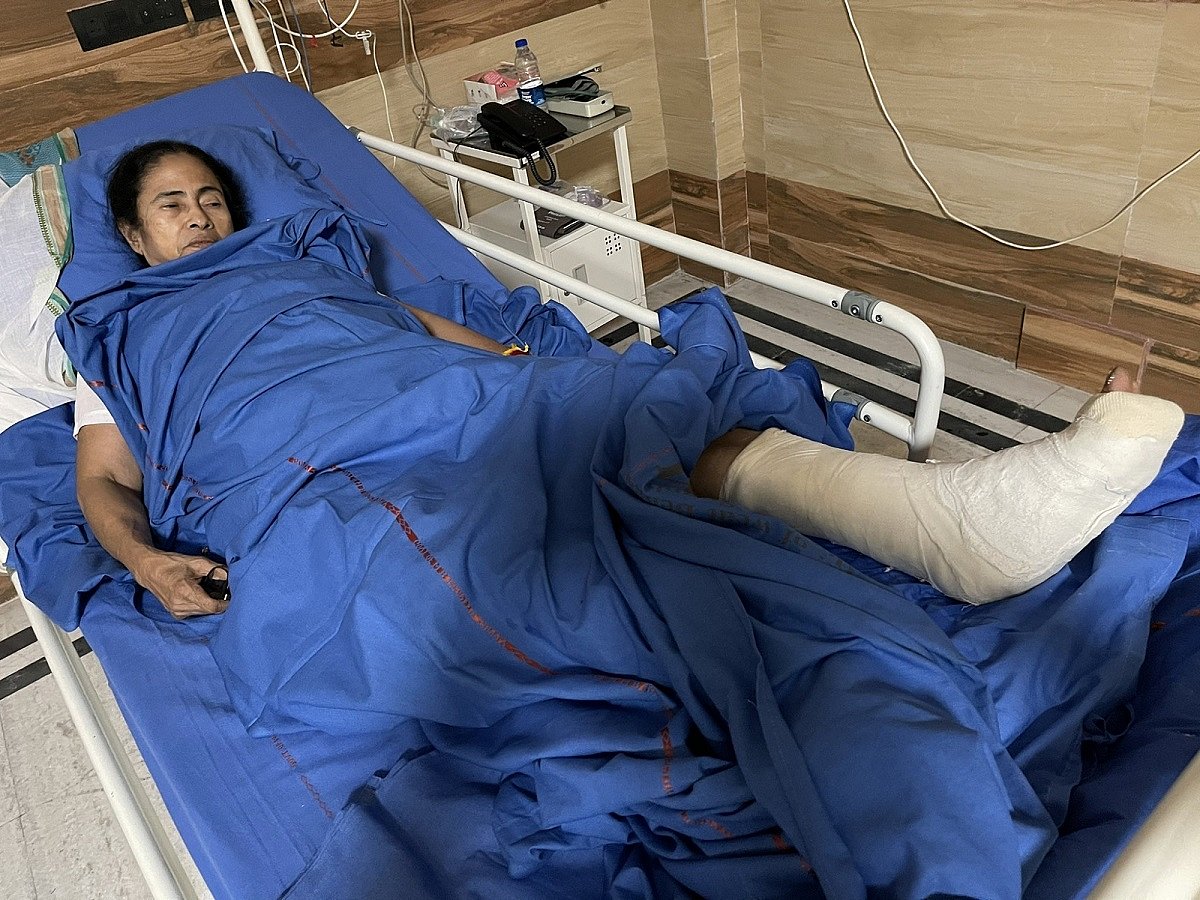 West Bengal: Mamata urges supporters to maintain peace, says she will be back in campaign even on wheelchair