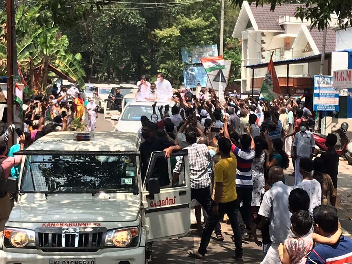 RaGa’s Kerala campaign: Youth, kids, elderly swarm to greet leader who speaks of ‘Nyay’ 