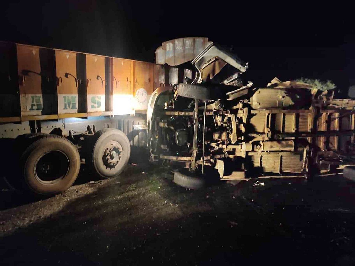 6 killed as coal-laden truck overturns in Uttar Pradesh