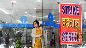 Two day bank strike, a strong signal to Centre; anti-privatisation movement gathering national dimension