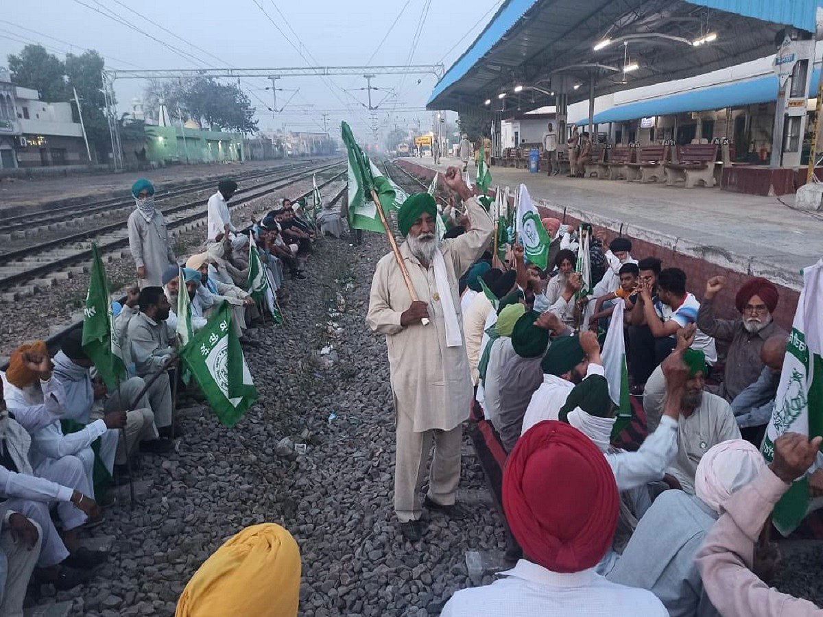 Bharat Bandh: Farmers block highways, roads in Punjab, Haryana; rail services hit
