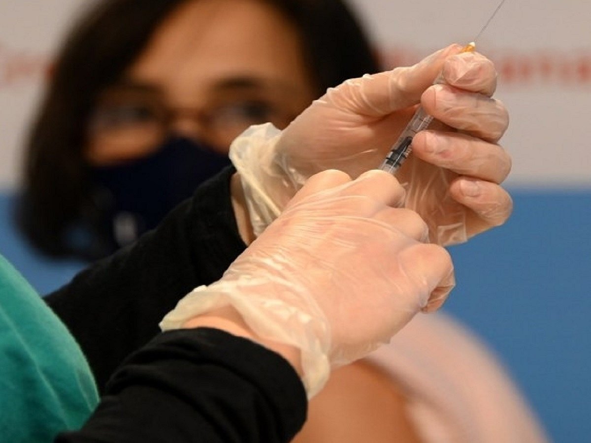 Flu shot linked to fewer, less severe COVID cases: study